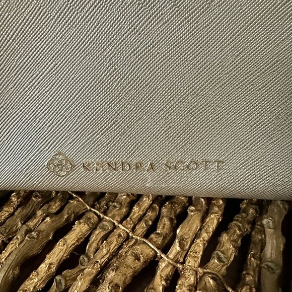 Kendra Scott Case - Picture 2 of 8